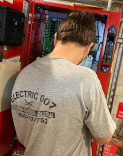 <img src="electrician.jpg" alt="electric 007" />